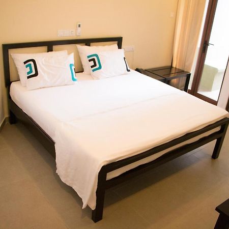 Saninro Hotel - Ragama Екстериор снимка
