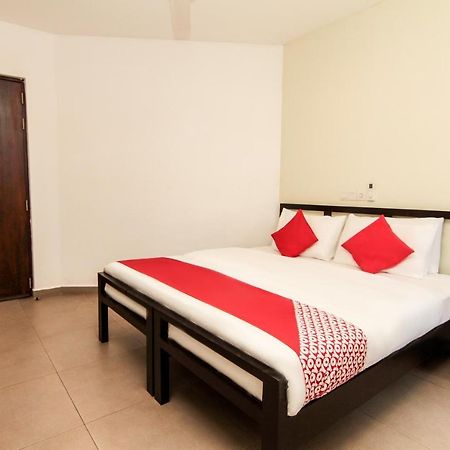 Saninro Hotel - Ragama Стая снимка