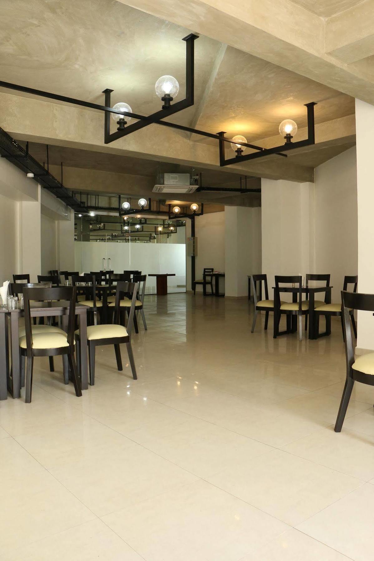 Saninro Hotel - Ragama Екстериор снимка