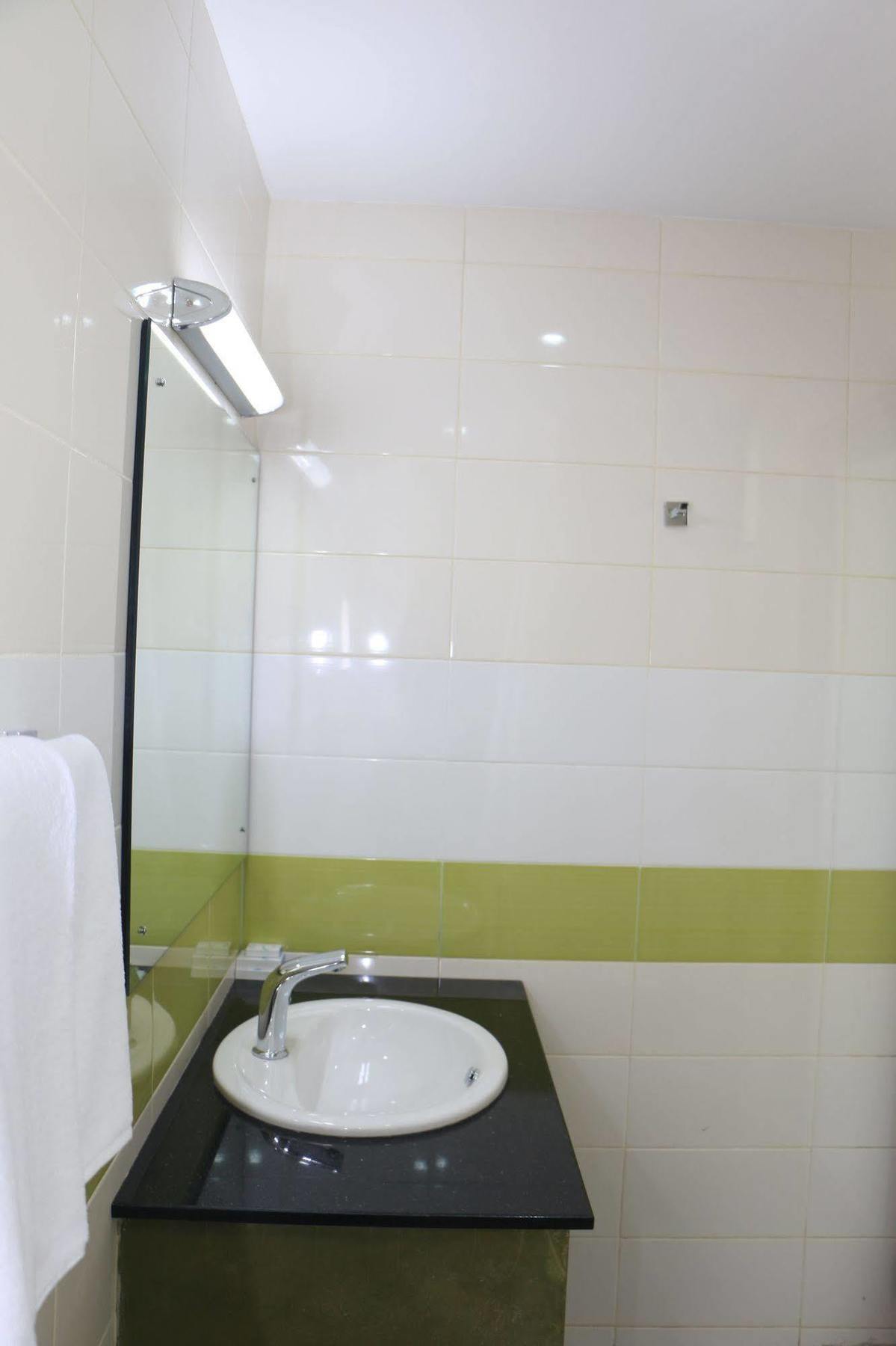 Saninro Hotel - Ragama Екстериор снимка