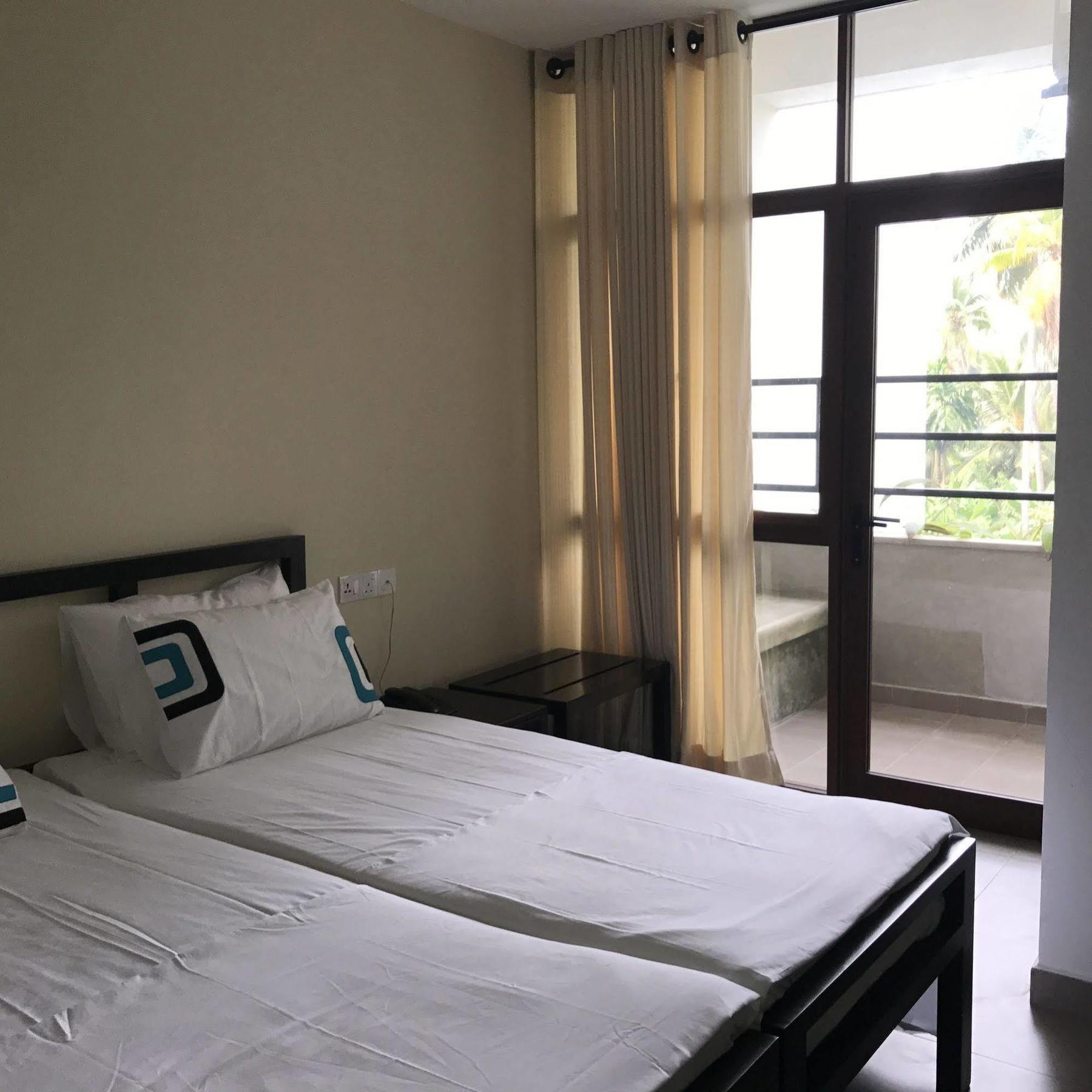 Saninro Hotel - Ragama Екстериор снимка
