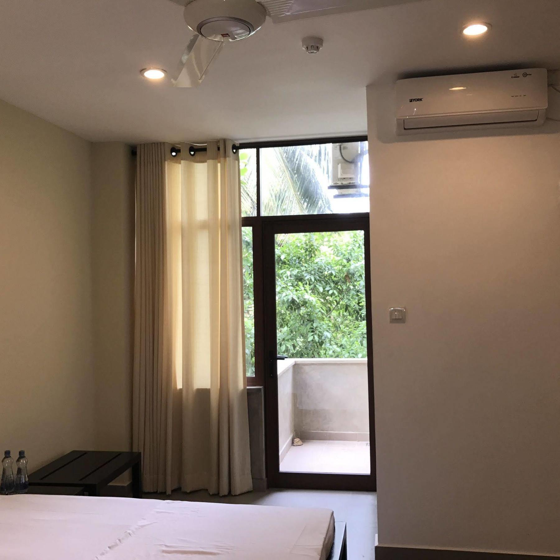 Saninro Hotel - Ragama Екстериор снимка