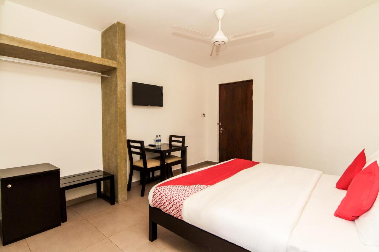 Saninro Hotel - Ragama Стая снимка